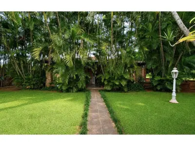 House for sale with large lot in Ñemby 4