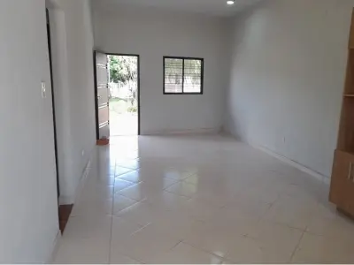 Casa en venta con amplio terreno en Rincón, Ñemby 3