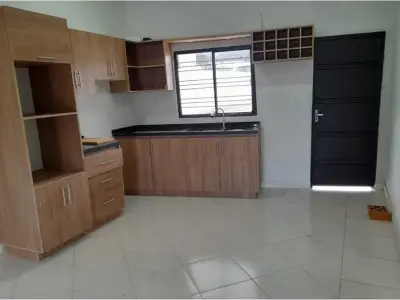 Casa en venta con amplio terreno en Rincón, Ñemby 4