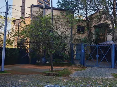 Casa à venda com amplos espaços na exclusiva zona Molas López 2
