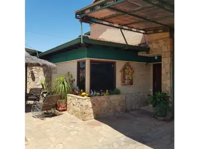 Casa en venta con apartamento independiente en Mariano Roque Alonso 3