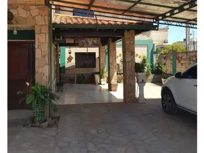 Casa en venta con apartamento independiente en Mariano Roque Alonso 4