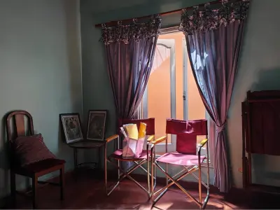 House for sale with office in Villa Aurelia, Asunción 2