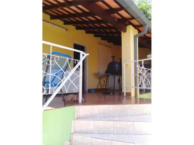 Casa en venta con departamento en barrio Republicano 3