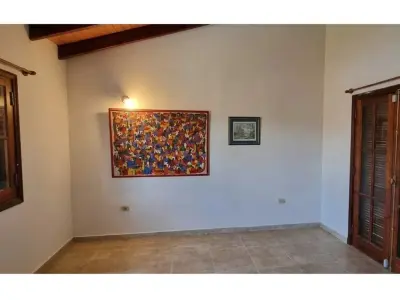 Casa à venda com apartamento independente em Lambaré 4