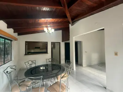 Casa en venta con departamento independiente en San Lorenzo 3