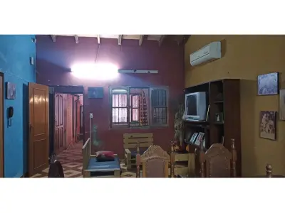 Casa à venda com dois salões comerciais em Ñemby 2