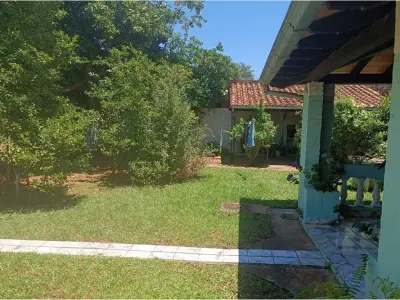 Casa en venta con dos terrenos en esquina en Guarambaré 3
