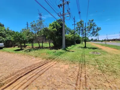 Casa en venta con dos terrenos en esquina en Guarambaré 4