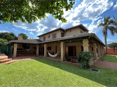 Casa en venta con gran terreno en Fernando de la Mora 4