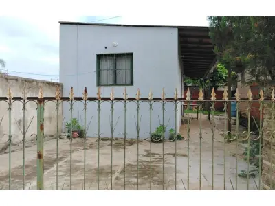 Casa en venta con local comercial en Limpio, Santa Lucía 4