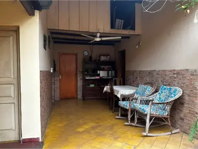 House for sale with commercial space in San Roque, Asunción 4