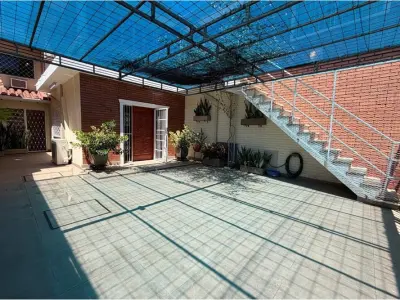 Casa en venta con locales y departamentos en La Encarnación 3