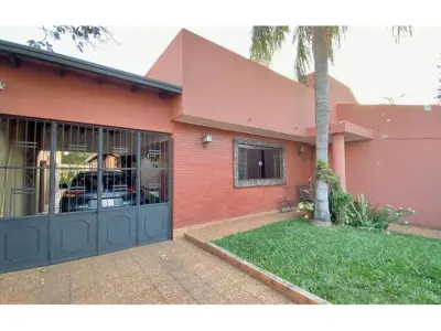 Casa en venta con piscina en Barrio San Pablo, Asunción 3