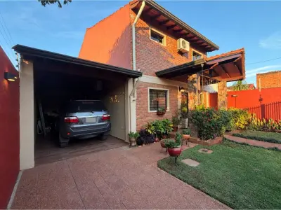 House for sale with pool in Bernardino Caballero 2
