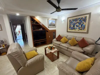 House for sale with pool in Bernardino Caballero 4
