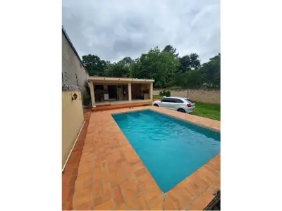 House for sale with pool in Capiatá 4