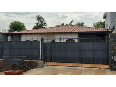 Casa à venda com piscina em Encarnación, Itapúa 3