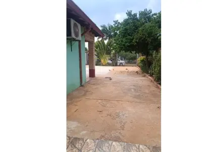 Casa à venda com piscina em La Colina, Itauguá 4