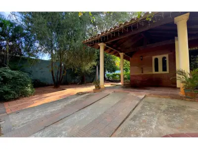 Casa en venta con piscina en La Victoria, Lambaré 4