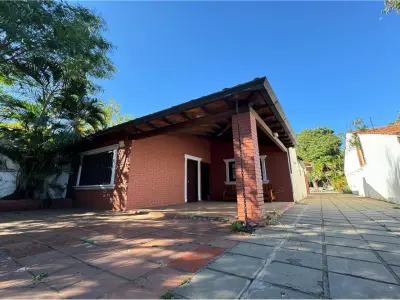 House for sale with pool in Lambaré, Pilar neighborhood 2