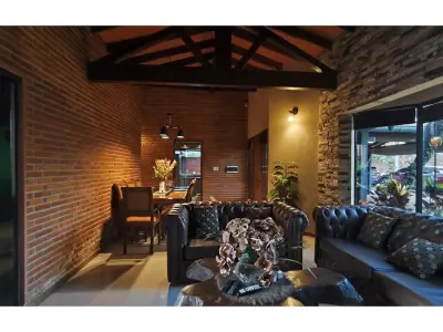 Casa à venda com piscina em Laurelty, Luque 4
