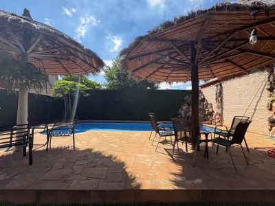 House for sale with pool in Loma Pytá, Asunción 3