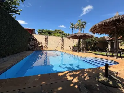House for sale with pool in Loma Pytá, Asunción 4