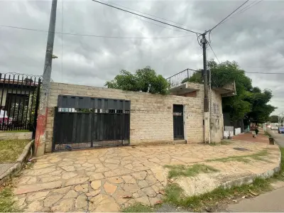 Casa en venta con piscina en Loma Pytá, Asunción 3
