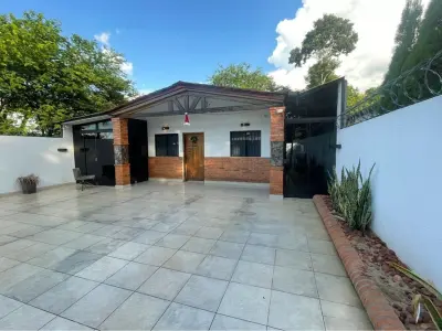 Casa en venta con piscina en Luque, Marin Ka'aguy 2
