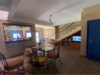 House for sale with pool in Pinoza, Asunción 3