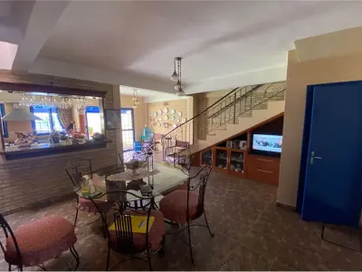 House for sale with pool in Pinoza, Asunción 4