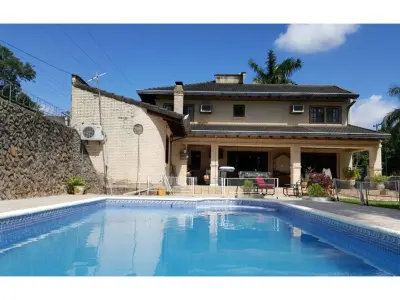 Casa en venta con piscina en San Luis, San Lorenzo 2