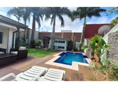 Casa à venda com piscina e jardim em Encarnación 3