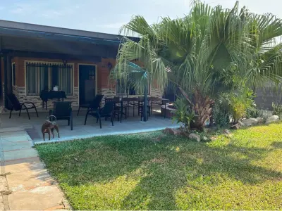 Casa à venda com piscina e quincho em Mariano Roque Alonso 4
