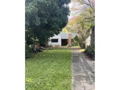 Casa à venda com piscina e vista para o rio em Villeta 3
