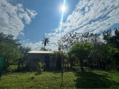 Casa à venda com quincho e unidade independente em Limpio 2