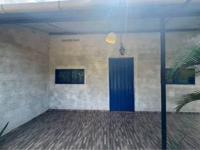 Casa à venda com quincho e unidade independente em Limpio 3