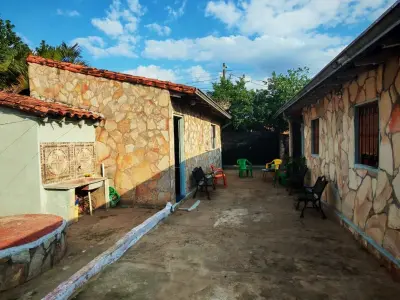 Casa à venda com renda ativa no Bairro Laurelty, Luque 2
