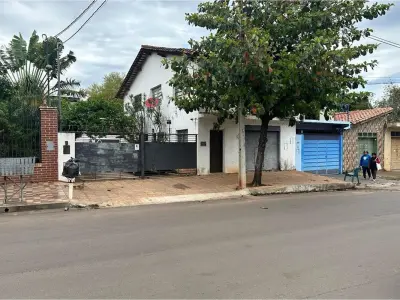 Casa en venta con salón comercial en Barrio Hipódromo 2