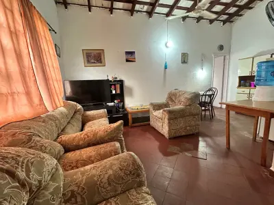 Casa en venta con salón comercial en Barrio Hipódromo 3