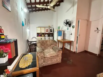 Casa en venta con salón comercial en Barrio Hipódromo 4