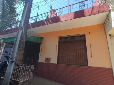 Casa à venda com salão comercial no Barrio Jara 3