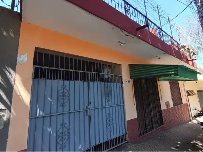 Casa à venda com salão comercial no Barrio Jara 4
