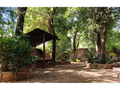 Casa en venta con salón comercial en esquina, Santa Rosa I 3