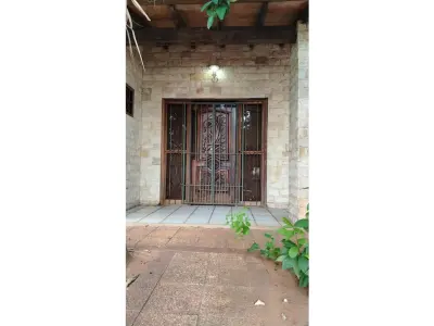 Casa en venta con salón comercial en esquina, Santa Rosa I 4