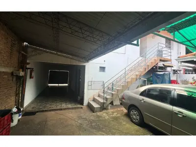 Casa en venta con salón comercial en Fernando de la Mora 4