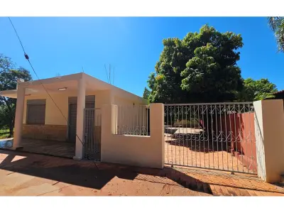 Casa à venda com salão comercial em Itauguá 3