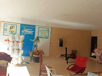 Casa en venta con salón comercial en Paraguarí 4