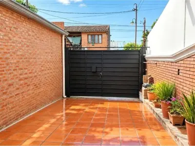 Casa en venta con salón comercial en Pettirossi, Asunción 3